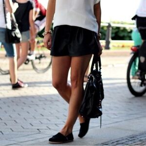 TOMS Classic Canvas Black Textured Woven Casula Slip Ons size 6
